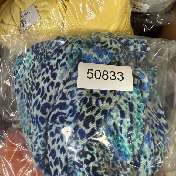 Jaclyn Smith T-Shirt Women S Small Blue Animal Print V-Neck Short Sleeve Casual - Picture 6 of 6